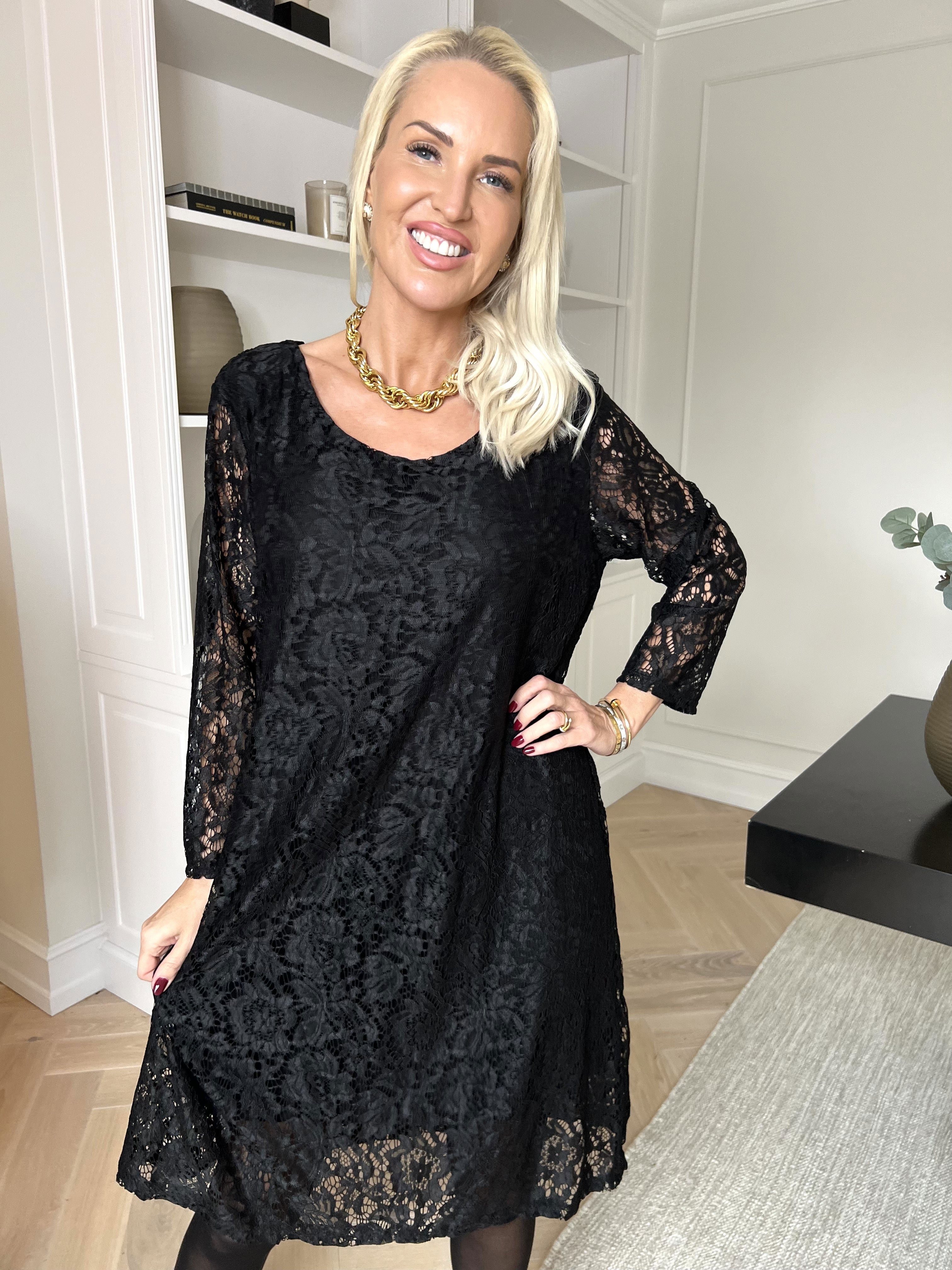 Vedis - Elegant kjole i smuk og blød blonde